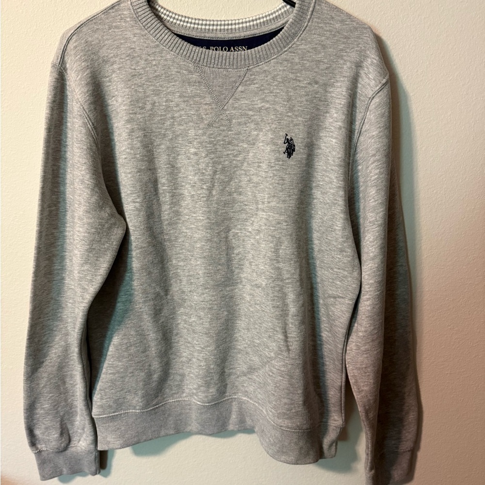 U.S. Polo Assn. Gray Crewneck Sweater with Ribbed Cuffs